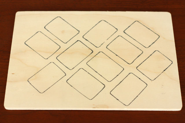 100均（ダイソー）の木製パズル-国旗-を一工夫。裏面に表面とちがう向きで型を描く